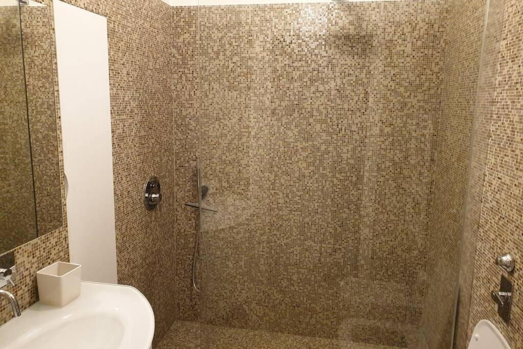 Your Lovely Home, Porta Venezia-1 Queen Bed, 3 Single Beds, 1 Sofa Bed- Milán Exterior foto