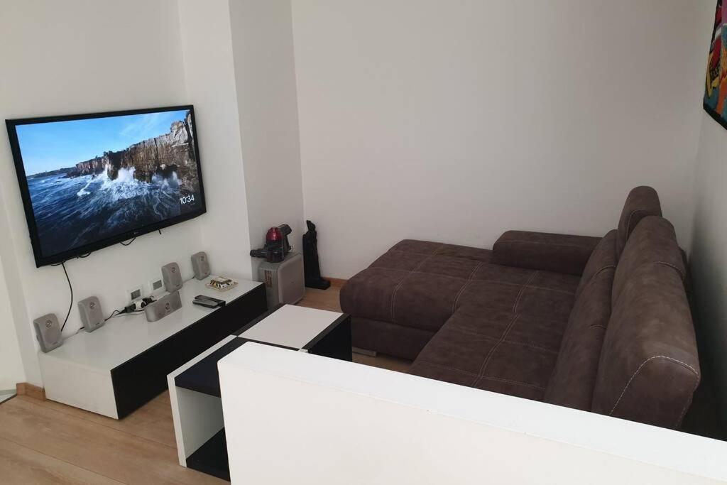 Your Lovely Home, Porta Venezia-1 Queen Bed, 3 Single Beds, 1 Sofa Bed- Milán Exterior foto